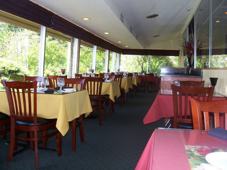 coosbayoregonrestaurantbackground Hilltop House Restaurant and Lounge